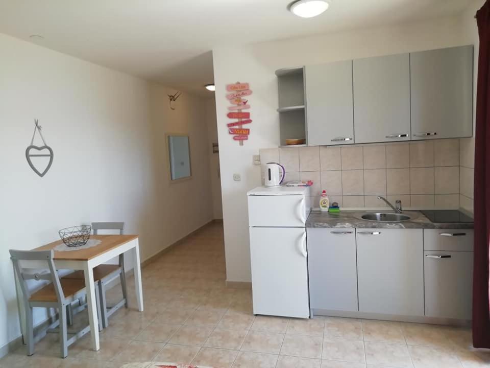 Apartmani Roko, Sevid Marina Exterior foto